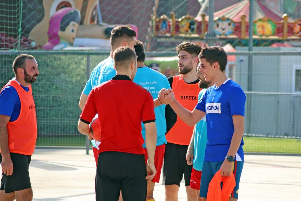 Fotbal ca-n curtea mall-ului! Belodedici, Gardoș, Coman și Varga au făcut spectacol pe ciment, la Obor_38