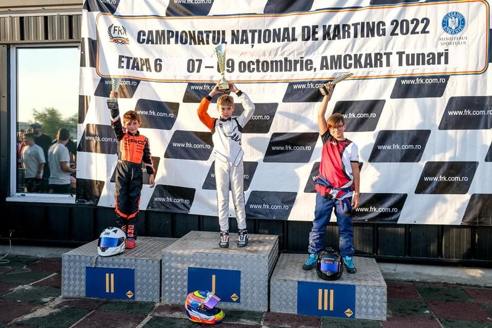 La 12 ani, Cristian Velciu e dublu campion național de karting. 