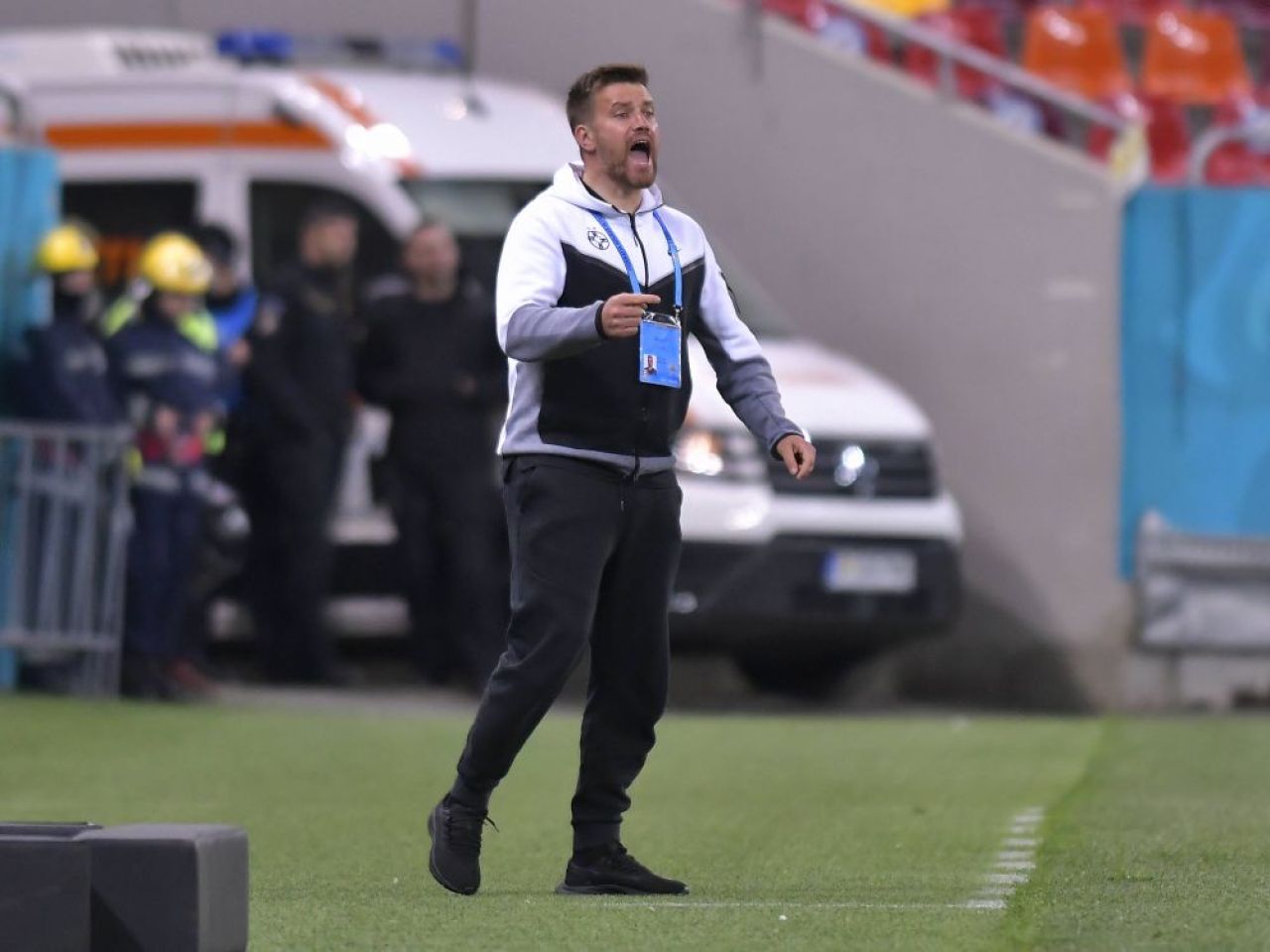 Antrenor 'ales' de jucători la FCSB?! Nume-surpriză al lui MM Stoica: „A urlat la Gnohere, el s-a întors scoțând flăcări, i-a zis: 'Ce te uiți, mă?' Imediat s-a repliat!” _6