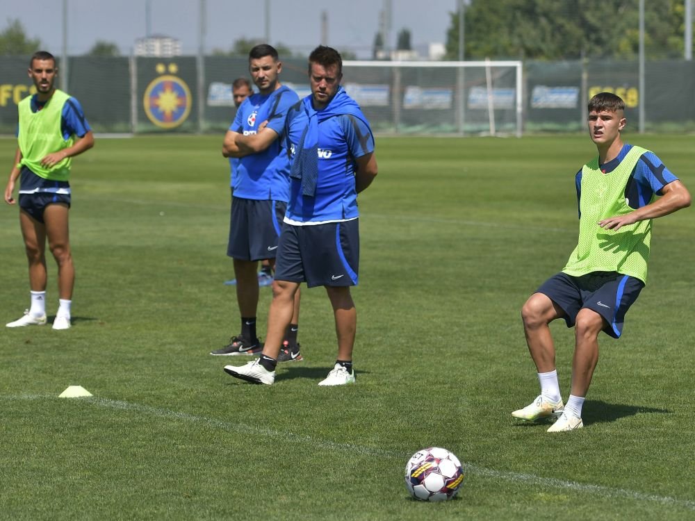 Antrenor 'ales' de jucători la FCSB?! Nume-surpriză al lui MM Stoica: „A urlat la Gnohere, el s-a întors scoțând flăcări, i-a zis: 'Ce te uiți, mă?' Imediat s-a repliat!” _11