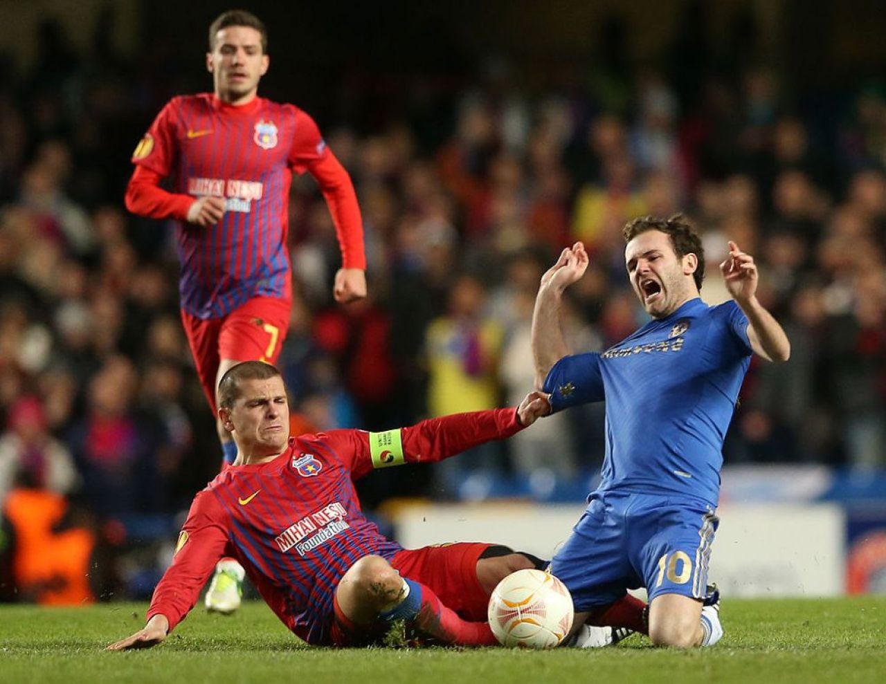 Momentul în care Gigi Becali s-a dus la antrenamentele FCSB-ului și a schimbat căpitanul echipei: „A zis: 'De azi el e! Adu banderola!' I-a pus-o personal pe mână, din magazie!”_1