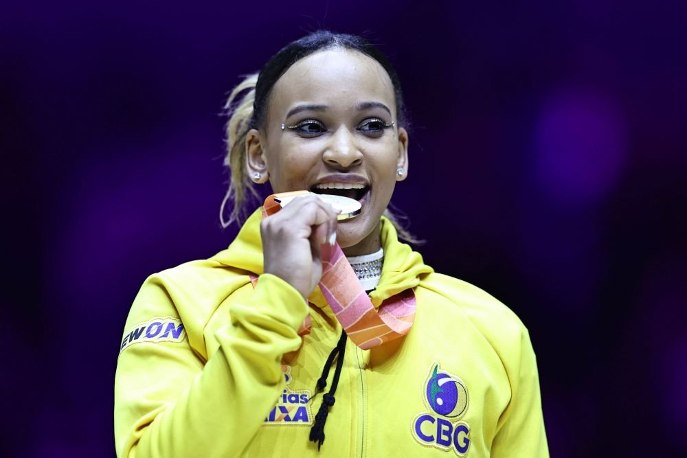 Încă un titlu mondial pentru superba Rebeca Andrade + pe ce loc s-au clasat Ana Maria Bărbosu și Gabriel Burtănete în finale_8