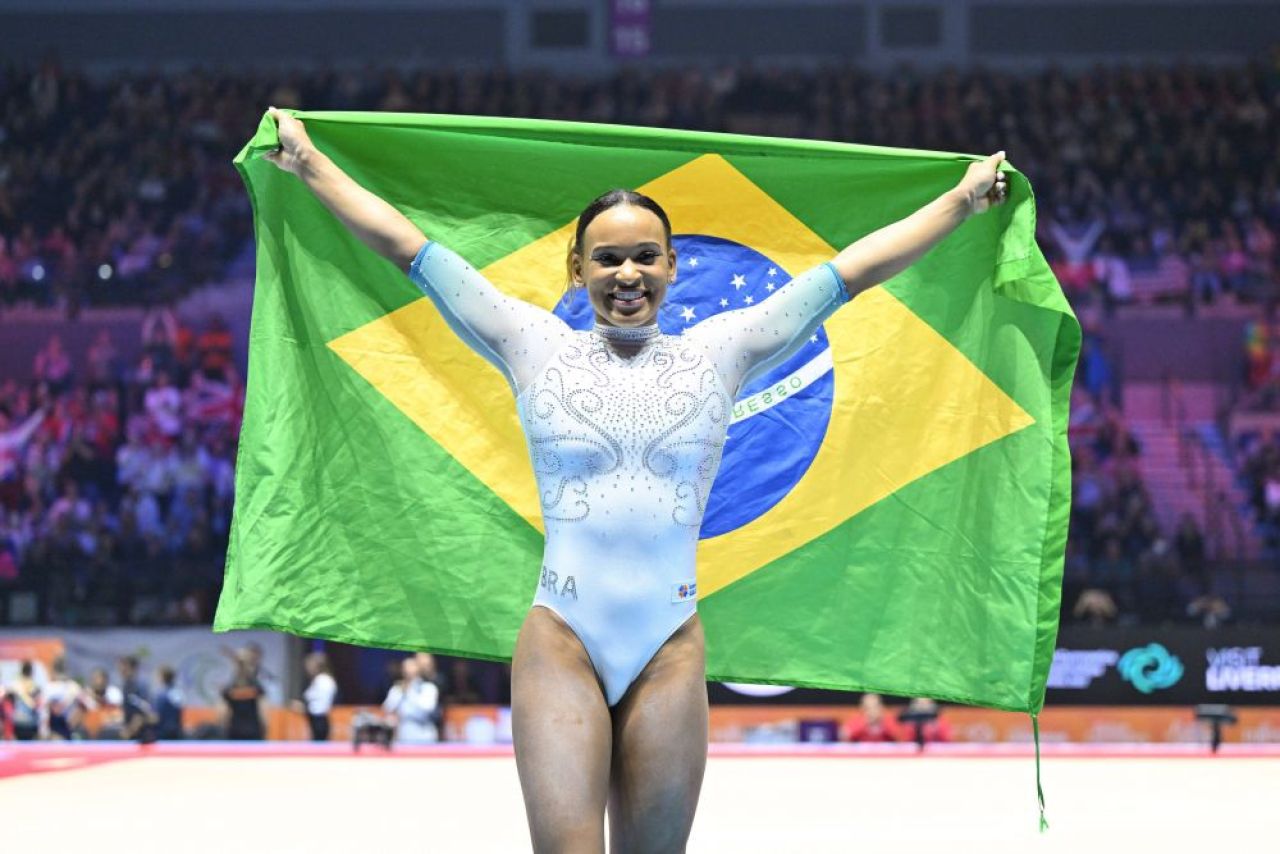 Încă un titlu mondial pentru superba Rebeca Andrade + pe ce loc s-au clasat Ana Maria Bărbosu și Gabriel Burtănete în finale_14