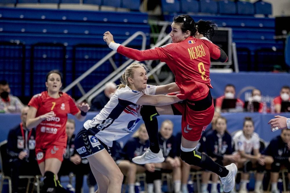 De azi, EHF Euro 2022 = Liga Florilor! Nu mai puțin de 48 de handbaliste de la Campionatul European joacă la cluburi din România_5