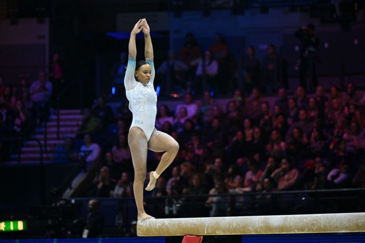 Încă un titlu mondial pentru superba Rebeca Andrade + pe ce loc s-au clasat Ana Maria Bărbosu și Gabriel Burtănete în finale_22