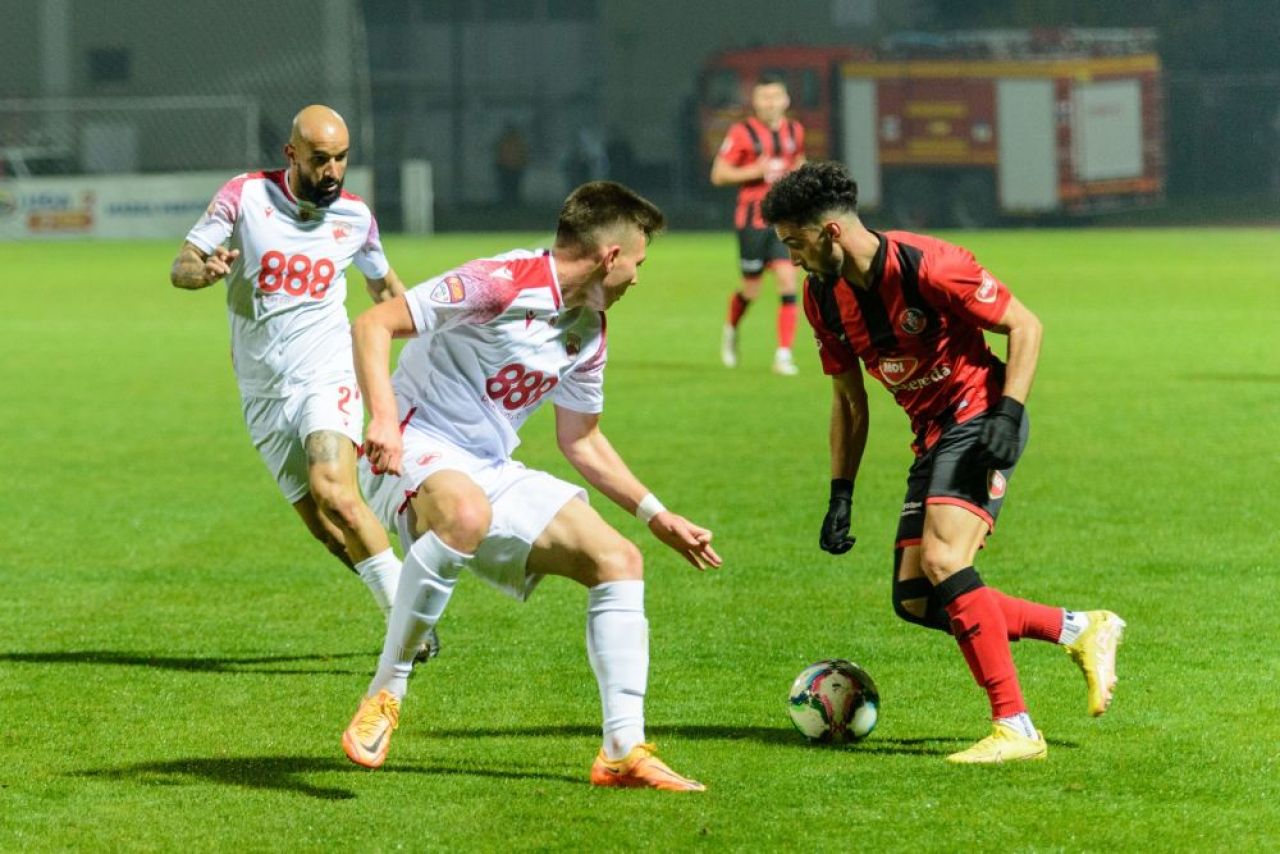 Dinamo are opt meciuri fără înfrângere, dar se poate îndepărta de play-off! Cum arată clasamentul + programul ”câinilor”_4