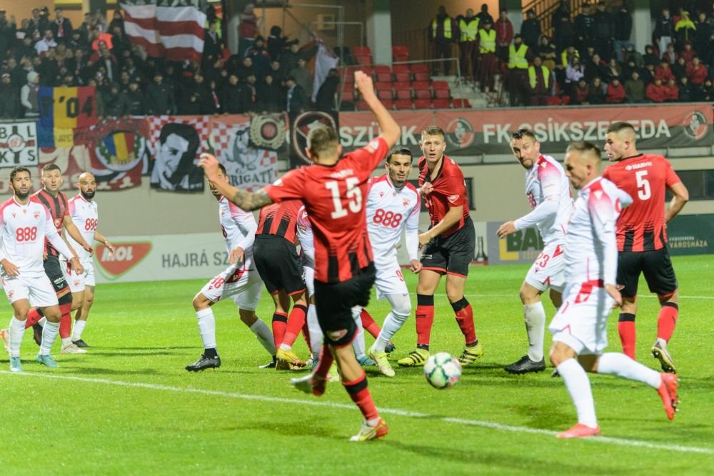 Dinamo are opt meciuri fără înfrângere, dar se poate îndepărta de play-off! Cum arată clasamentul + programul ”câinilor”_8
