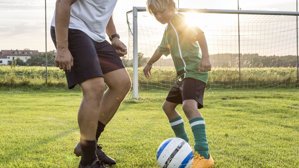 (P) CE AR TREBUI SĂ ȘTII CÂND ALEGI GHETE DE FOTBAL PENTRU COPII