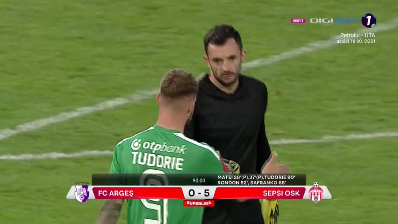 Imaginile deznădejdii după FC Argeș-Sepsi 0-5! Cătălin Straton a izbucnit în plâns și a fost consolat de Marius Croitoru_1