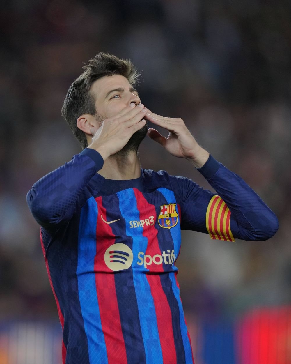 Gerard Pique, în lacrimi după ultimul meci jucat pe Camp Nou. Momente emoționante la Barcelona_6