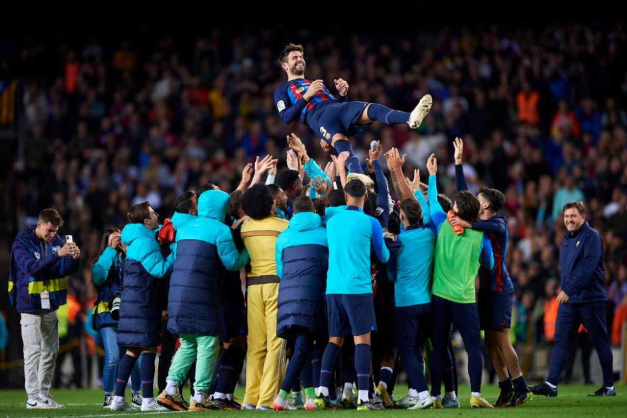 Gerard Pique, în lacrimi după ultimul meci jucat pe Camp Nou. Momente emoționante la Barcelona_18
