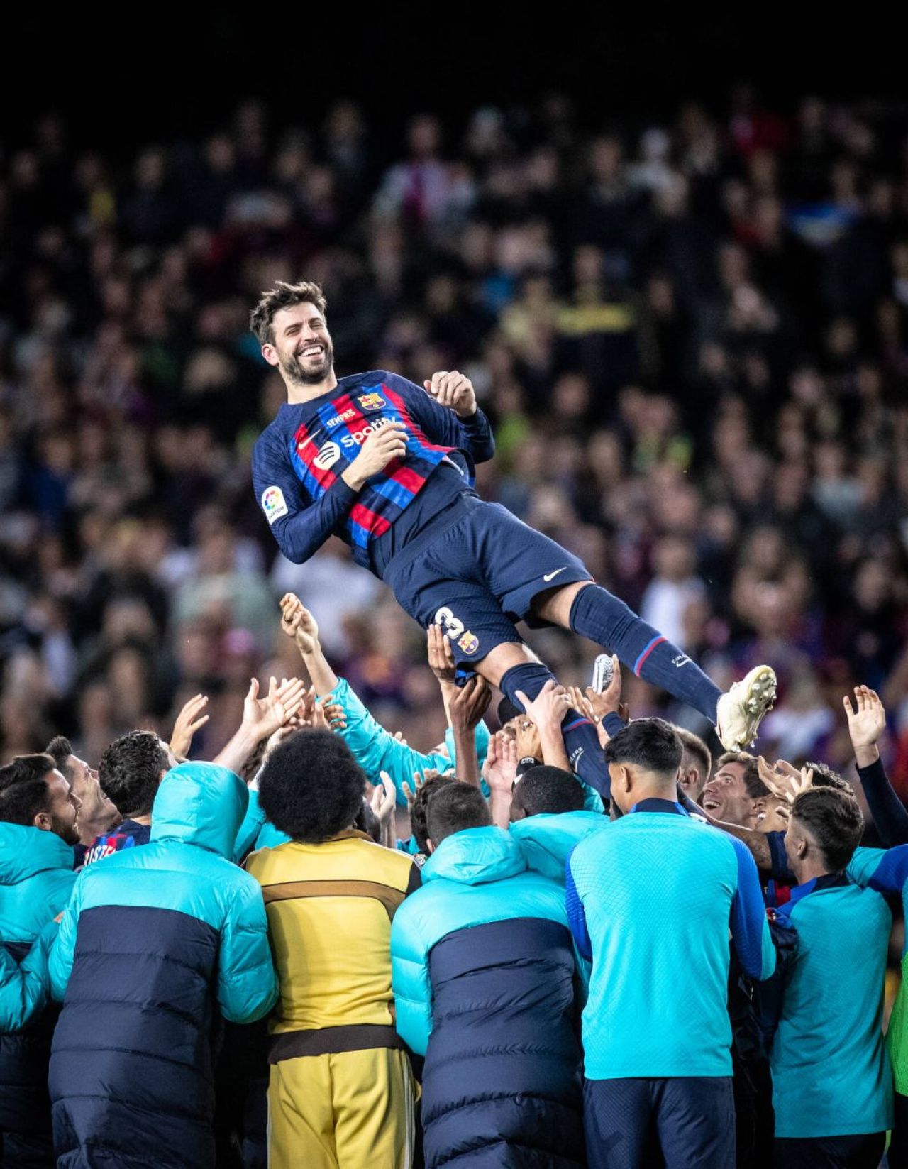 Gerard Pique, în lacrimi după ultimul meci jucat pe Camp Nou. Momente emoționante la Barcelona_20
