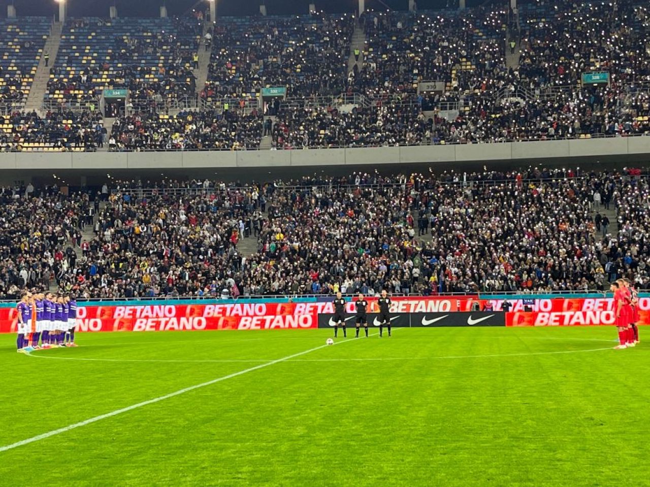 Huiduieli la momentul de reculegere de la FCSB - Rapid. Reacție dură în direct:
