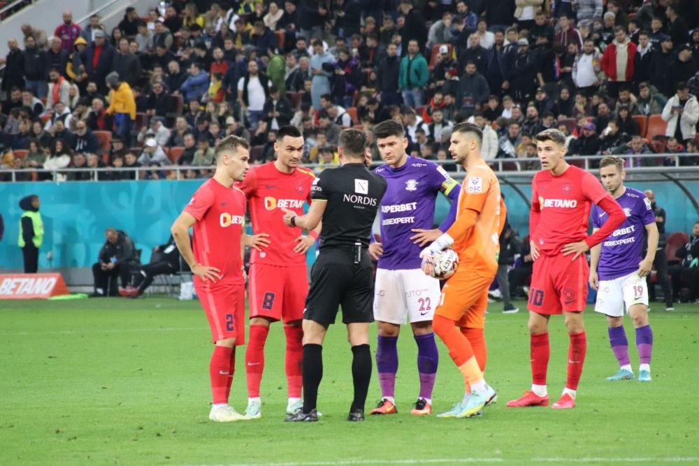 Verdictul specialistului după fază controversată în FCSB - Rapid. Colțescu a validat golul la care giuleștenii au cerut henț_12