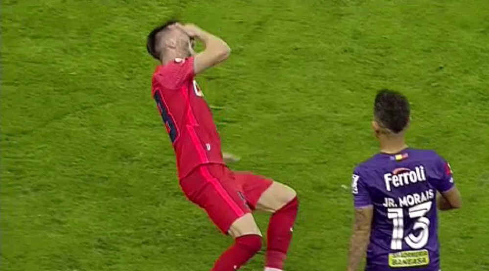 Junior Morais, roșu direct după o reacție nervoasă în FCSB - Rapid. Brazilianul nici nu a protestat_12