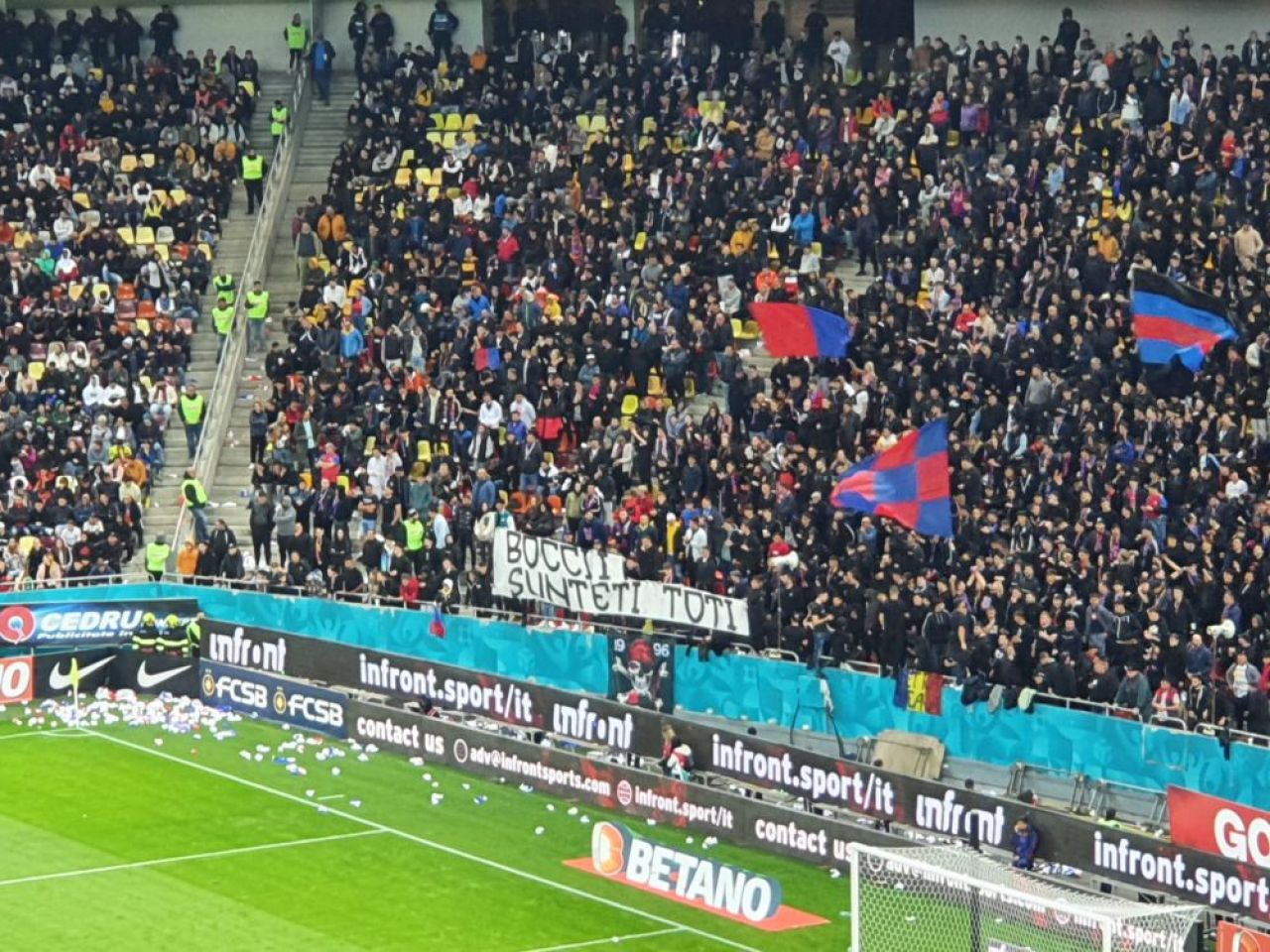 ”90% încă luați alocație”. Bannerele afișate în FCSB - Rapid_7