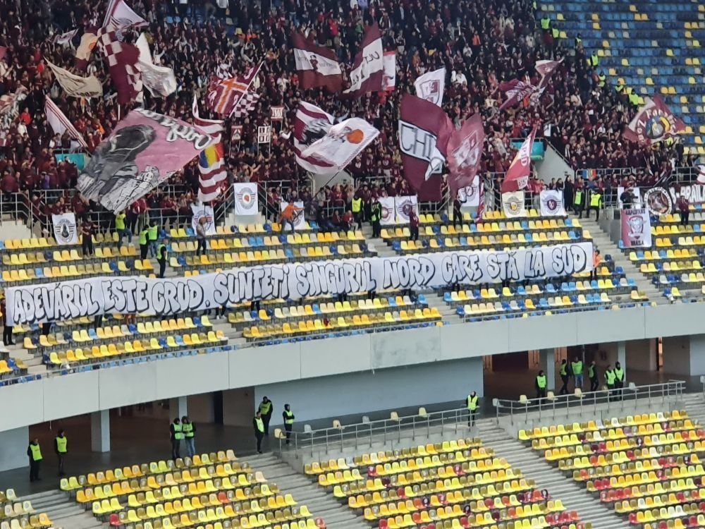 ”90% încă luați alocație”. Bannerele afișate în FCSB - Rapid_8