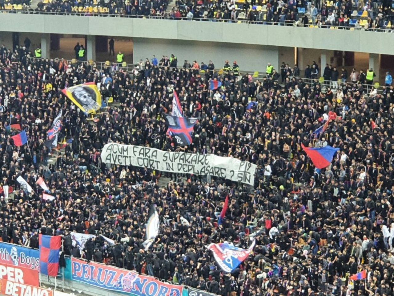 ”90% încă luați alocație”. Bannerele afișate în FCSB - Rapid_9