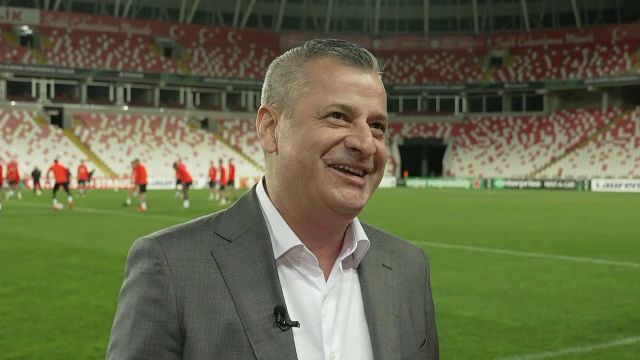 Neluțu Varga urlă ca din gură de șarpe: