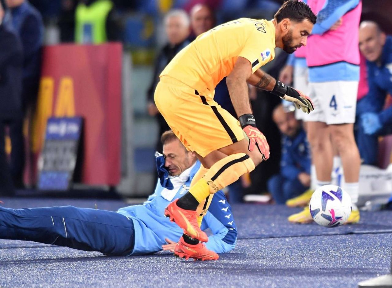 Gazzetta dello Sport: ”Ștefan Radu trebuia eliminat!”. Italienii au luat foc după ”tărăboiul” provocat de român în derby-ul Roma - Lazio 0-1_1