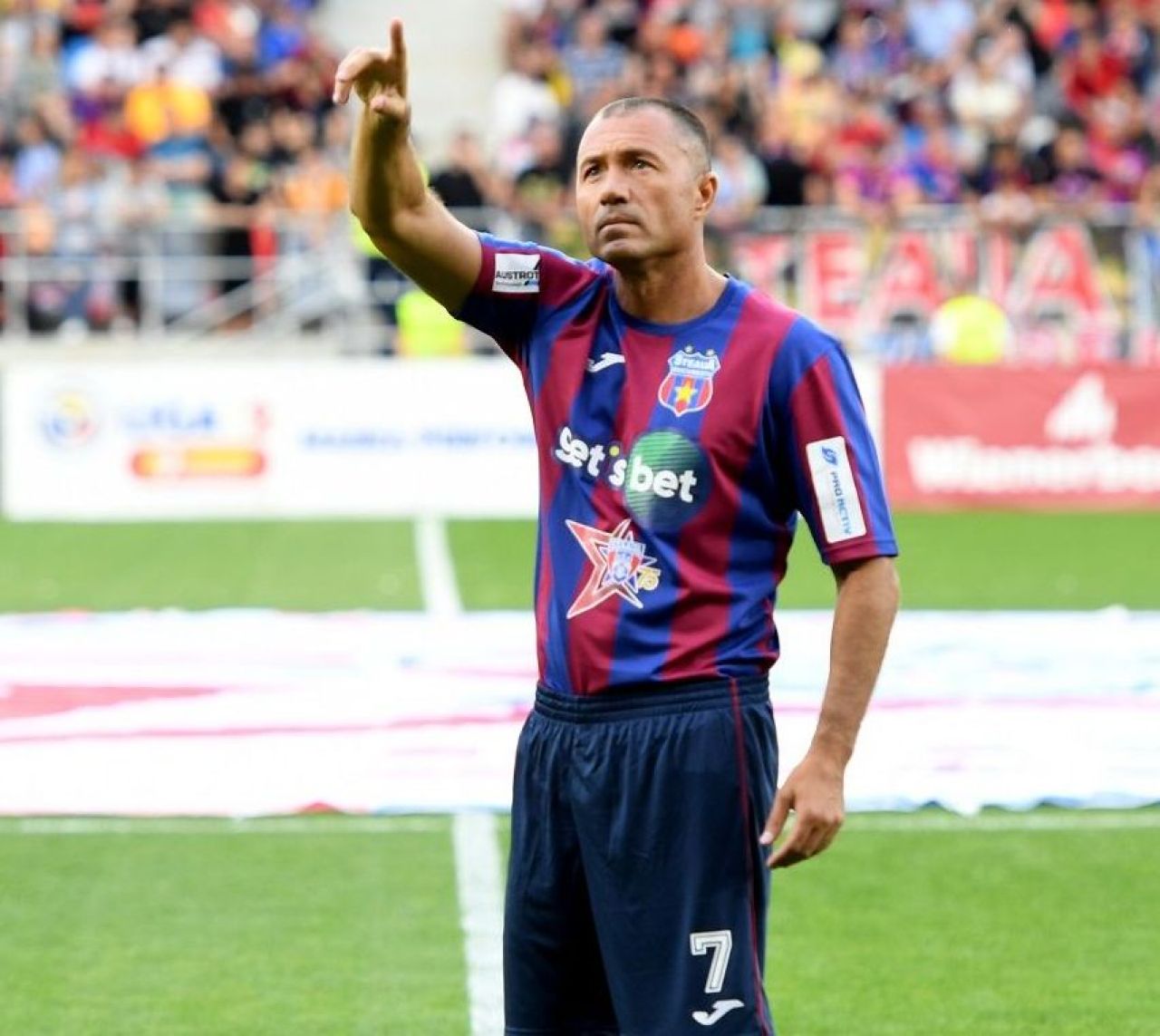 Un idol din Ghencea va da lovitura de start a meciului FCSB - CFR Cluj.