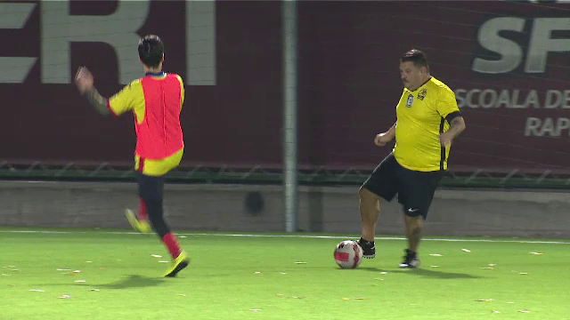 Spectacol, nu glumă! Bobonete &icirc;l așteaptă pe &bdquo;Regele&rdquo; Hagi la un meci de fotbal caritabil, joi, la PRO ARENA