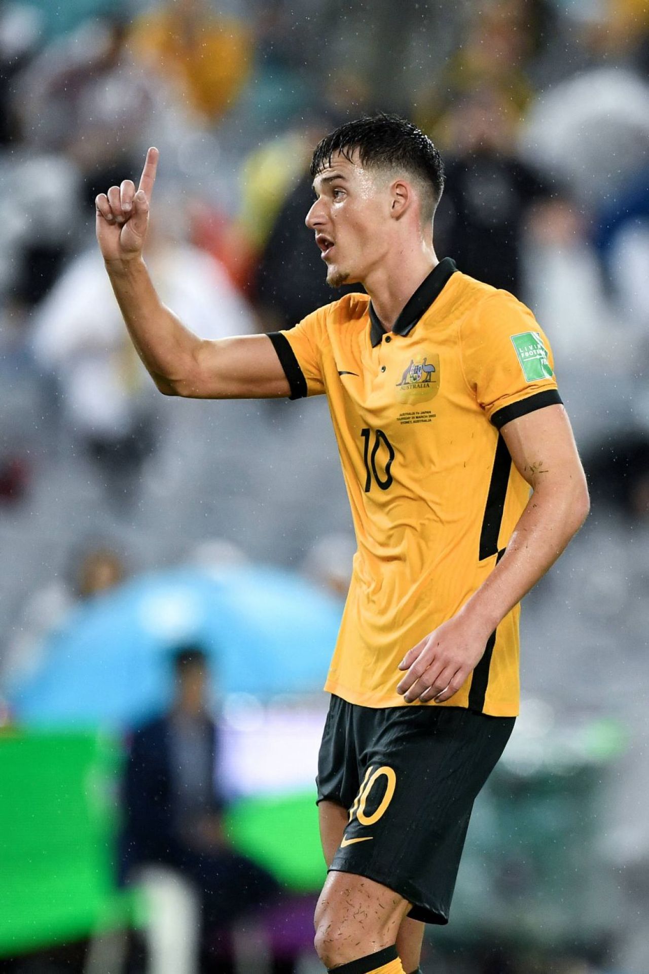 Avem un fotbalist român prezent la Campionatul Mondial din Qatar! Ajdin Hrustic deține cetățenia română și este decarul Australiei_4