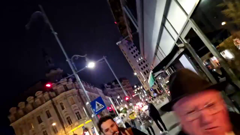 Dumitru Dragomir s-a luat la bătaie cu protestatarul Marian Ceaușescu : Mi-a spart ochiul / M-a mușcat c&acirc;inele