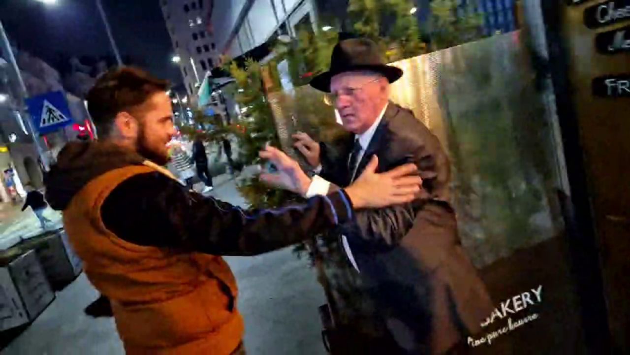 Dumitru Dragomir s-a luat la bătaie cu protestatarul Marian