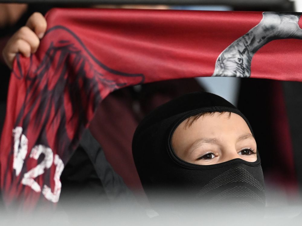Cu buletinele în aer! Cum au protestat fanii Rapidului, înainte de meciul cu Farul_6