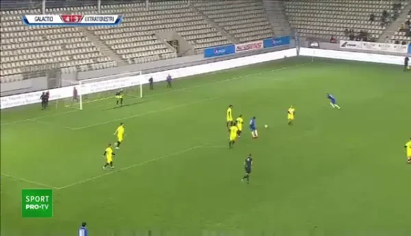 Florin Gardoș are o intercepție de zile mari în Galactivi vs Extratereștri