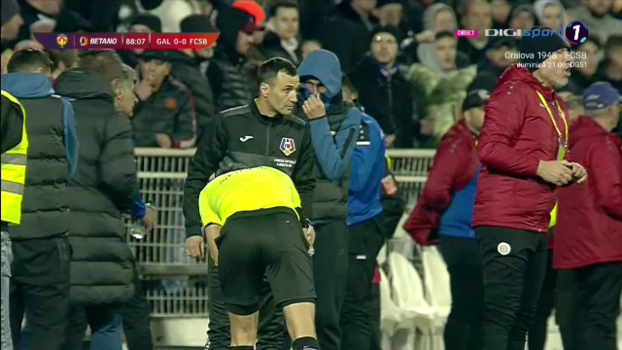 Explicația hilară pentru gazele lacrimogene de la Oțelul Galați - FCSB: „I s-a agățat colegului spray-ul în gard!”_5