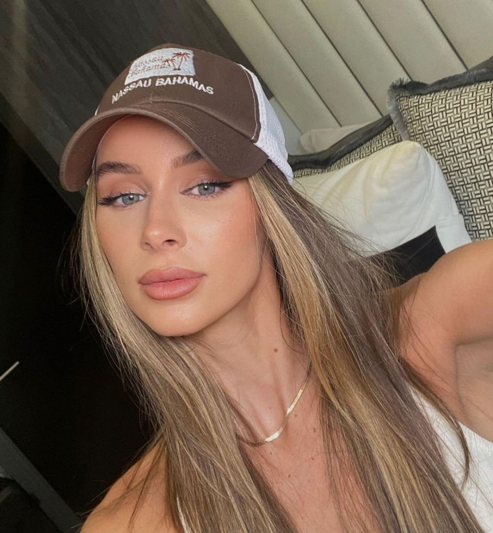 Partenera noului star al Angliei face senzație pe rețelele de socializare. Are 28 de ani, este model și locuiește în Los Angeles_19