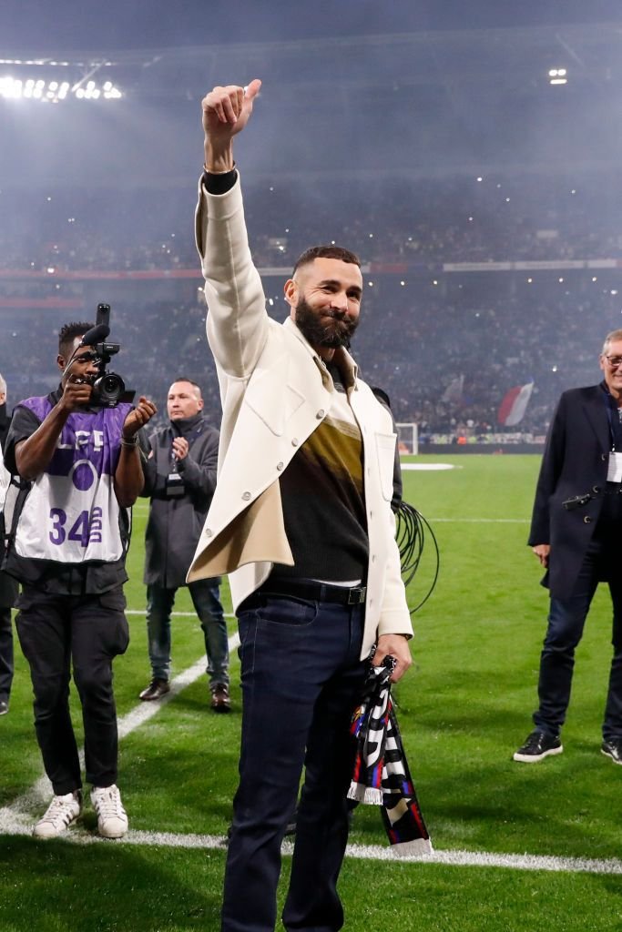 „Balonul de Aur al poporului!” Momente emoționante la meciul lui Olympique Lyon: Karim Benzema și-a prezentat trofeul _5