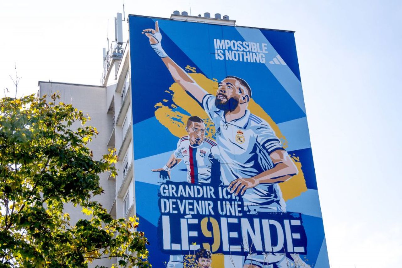 „Balonul de Aur al poporului!” Momente emoționante la meciul lui Olympique Lyon: Karim Benzema și-a prezentat trofeul _8