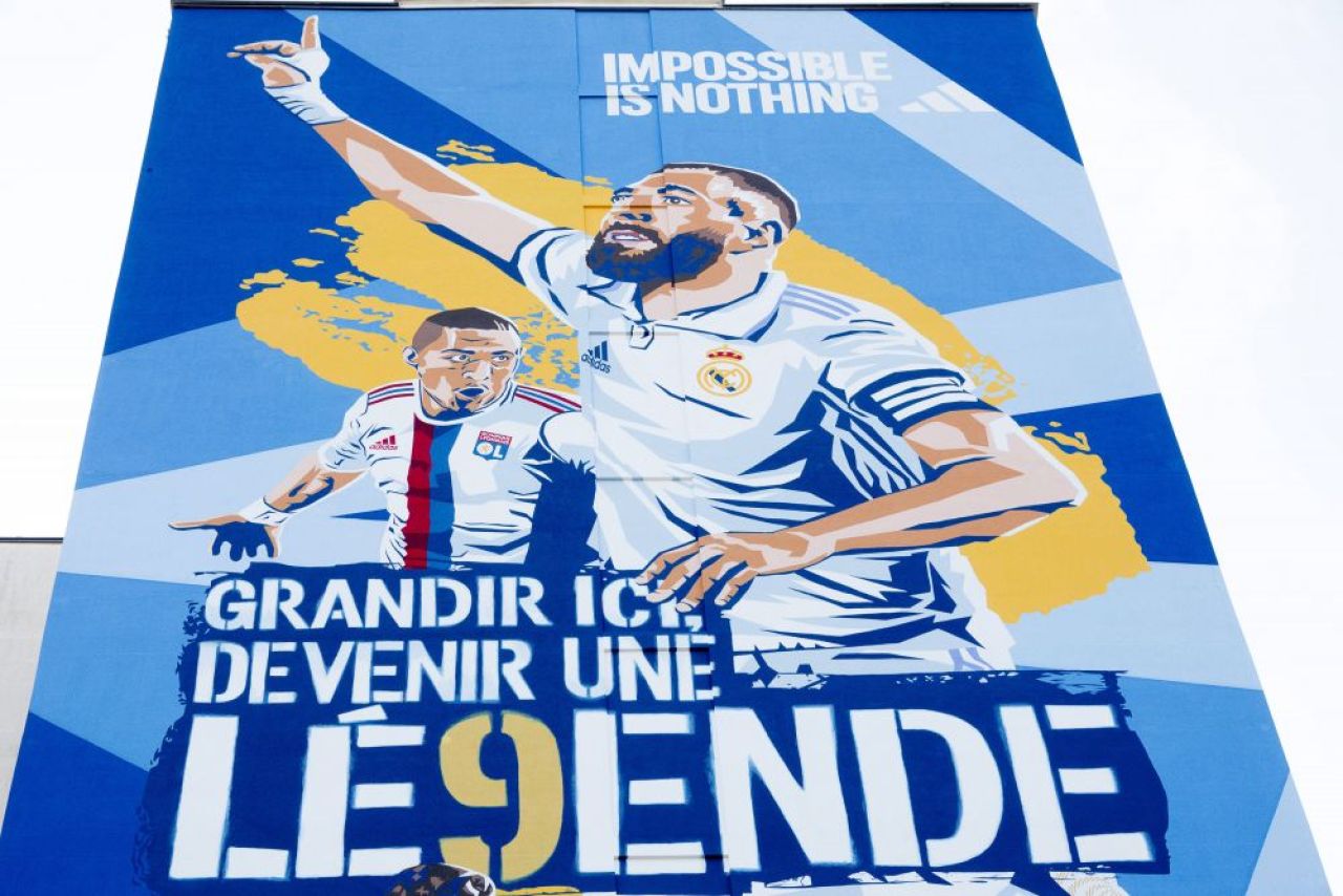 „Balonul de Aur al poporului!” Momente emoționante la meciul lui Olympique Lyon: Karim Benzema și-a prezentat trofeul _9