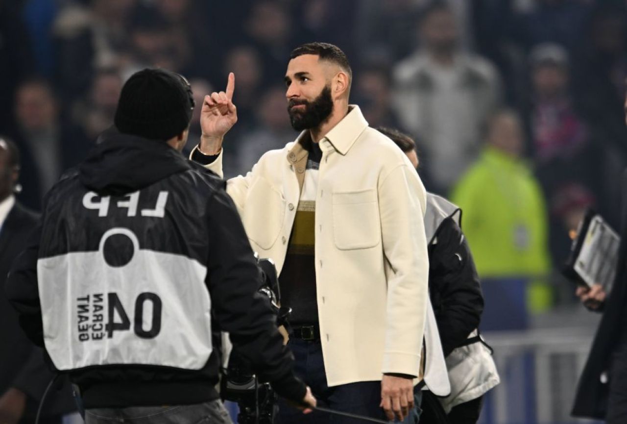 „Balonul de Aur al poporului!” Momente emoționante la meciul lui Olympique Lyon: Karim Benzema și-a prezentat trofeul _17
