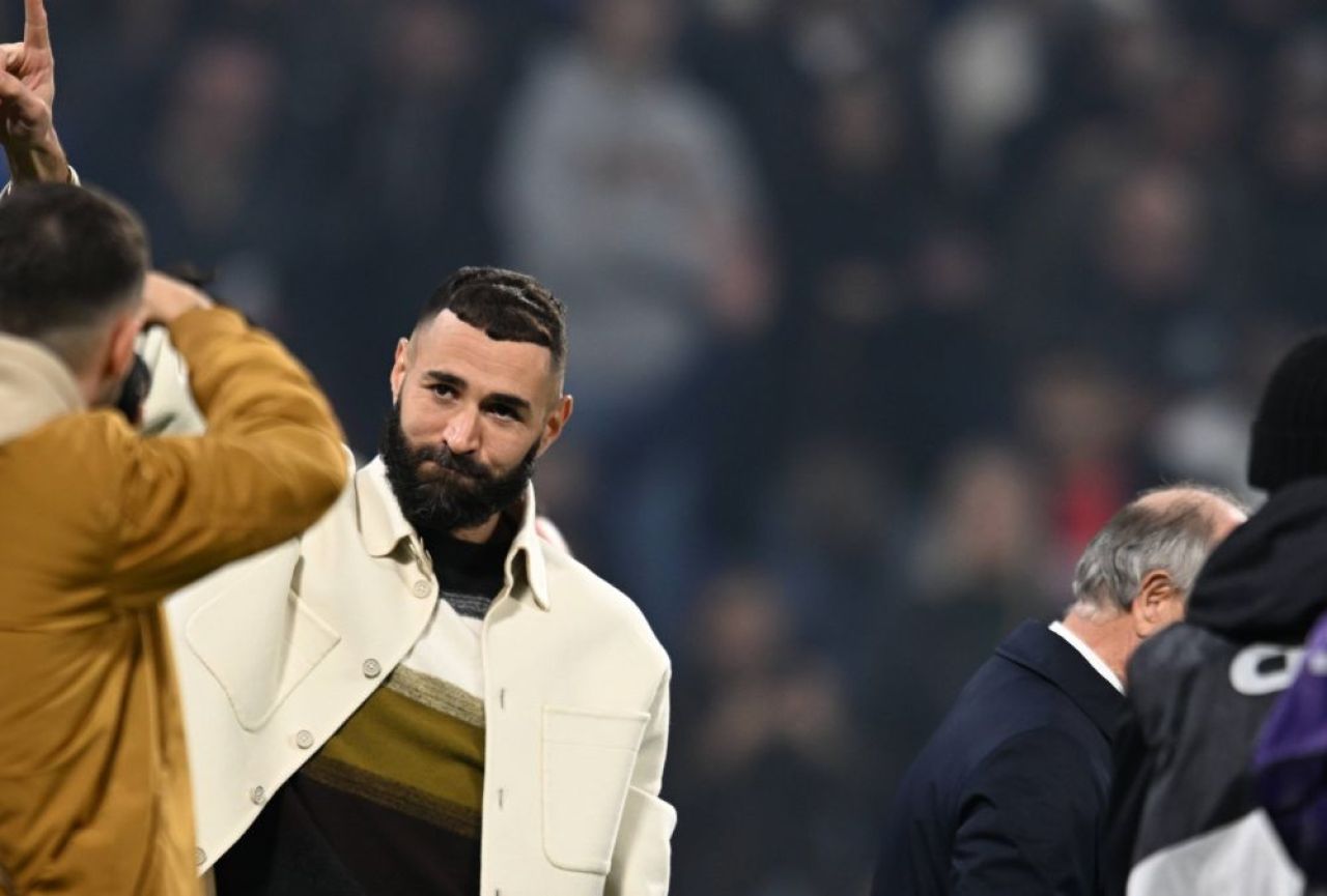 „Balonul de Aur al poporului!” Momente emoționante la meciul lui Olympique Lyon: Karim Benzema și-a prezentat trofeul _18