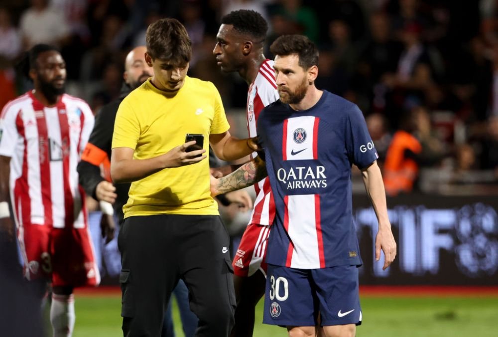 Leo Messi a dezvăluit cum se simte când fanii invadează terenul în timpul meciurilor: „M-au lovit până și pe mine!” _2