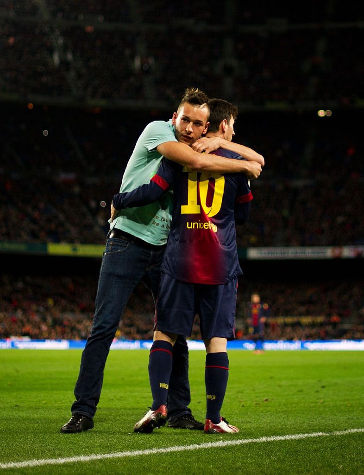 Leo Messi a dezvăluit cum se simte când fanii invadează terenul în timpul meciurilor: „M-au lovit până și pe mine!” _8