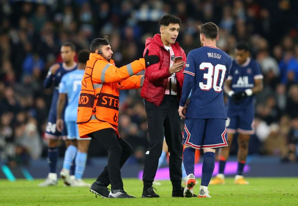 Leo Messi a dezvăluit cum se simte când fanii invadează terenul în timpul meciurilor: „M-au lovit până și pe mine!” _11