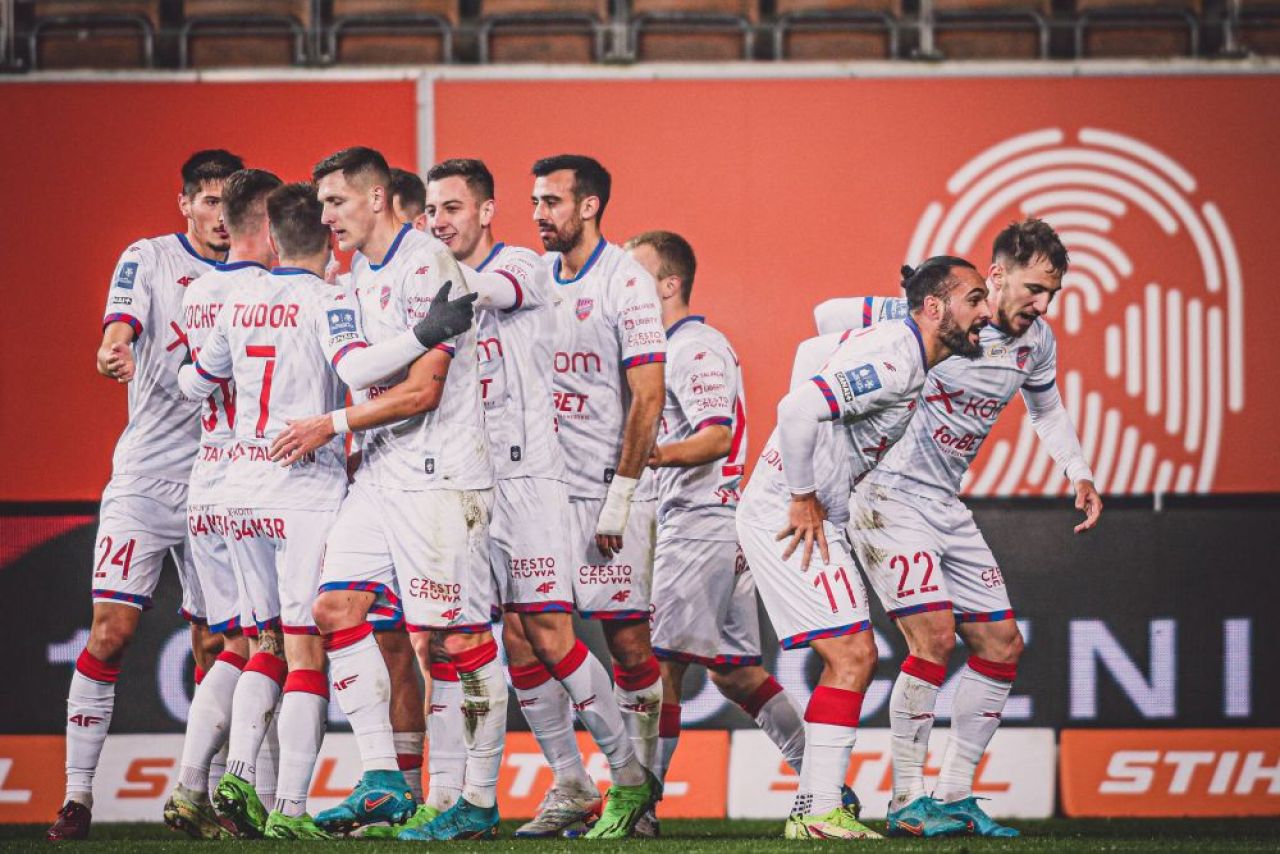Deian Sorescu, gol spectaculos în campionatul Poloniei. Rakow a ajuns la cinci victorii consecutive și e lider detașat_2