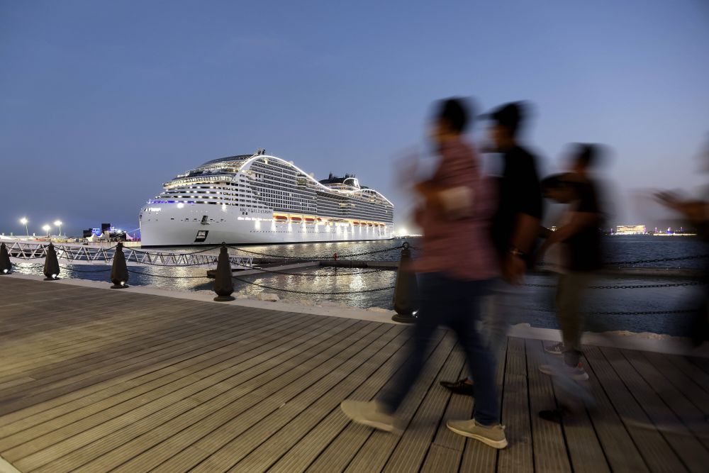 Imagini de senzație cu vasul de croazieră de un miliard de lire pe care vor sta soțiile englezilor în Doha! Cât costă un pachet de cazare_11