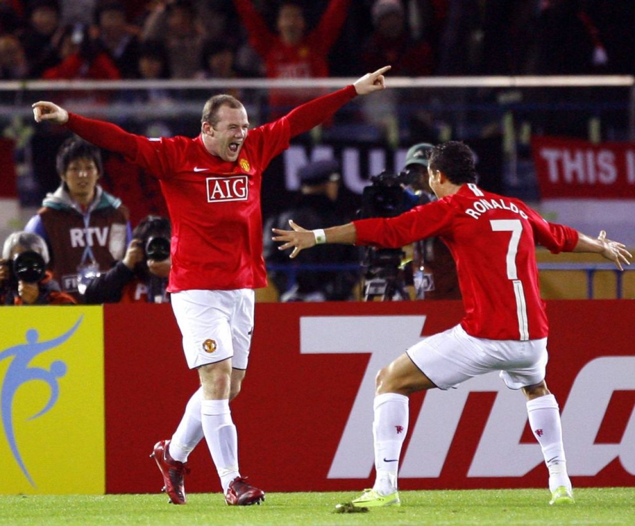 Cristiano Ronaldo, ”supi” pe Wayne Rooney: ”Nu o să spun că arăt mai bine decât el, ceea ce e adevărat!”_1