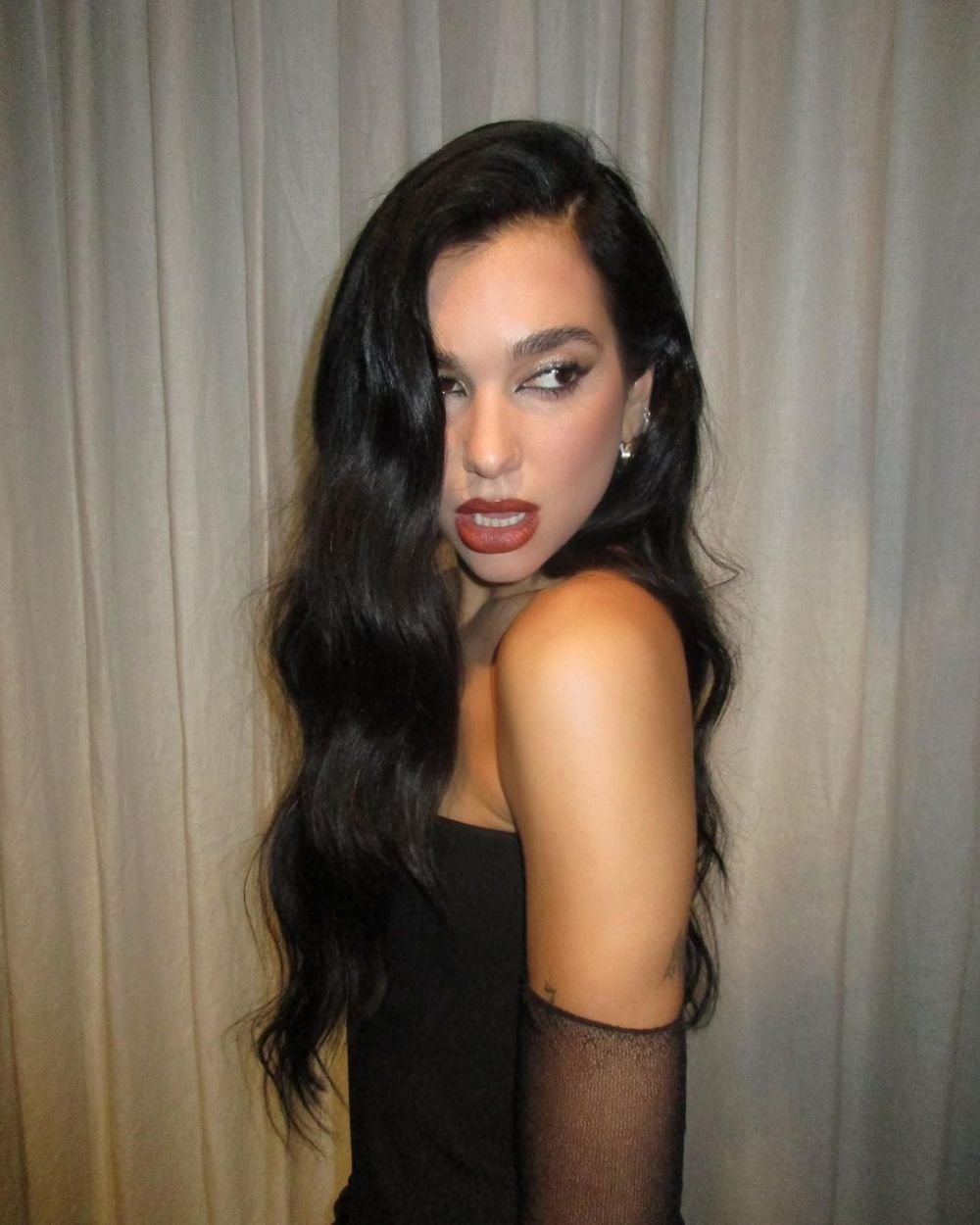 Dua Lipa refuză să cânte în deschiderea Campionatului Mondial din Qatar: „Nu este nimic adevărat!” Motivul invocat de artistă_44