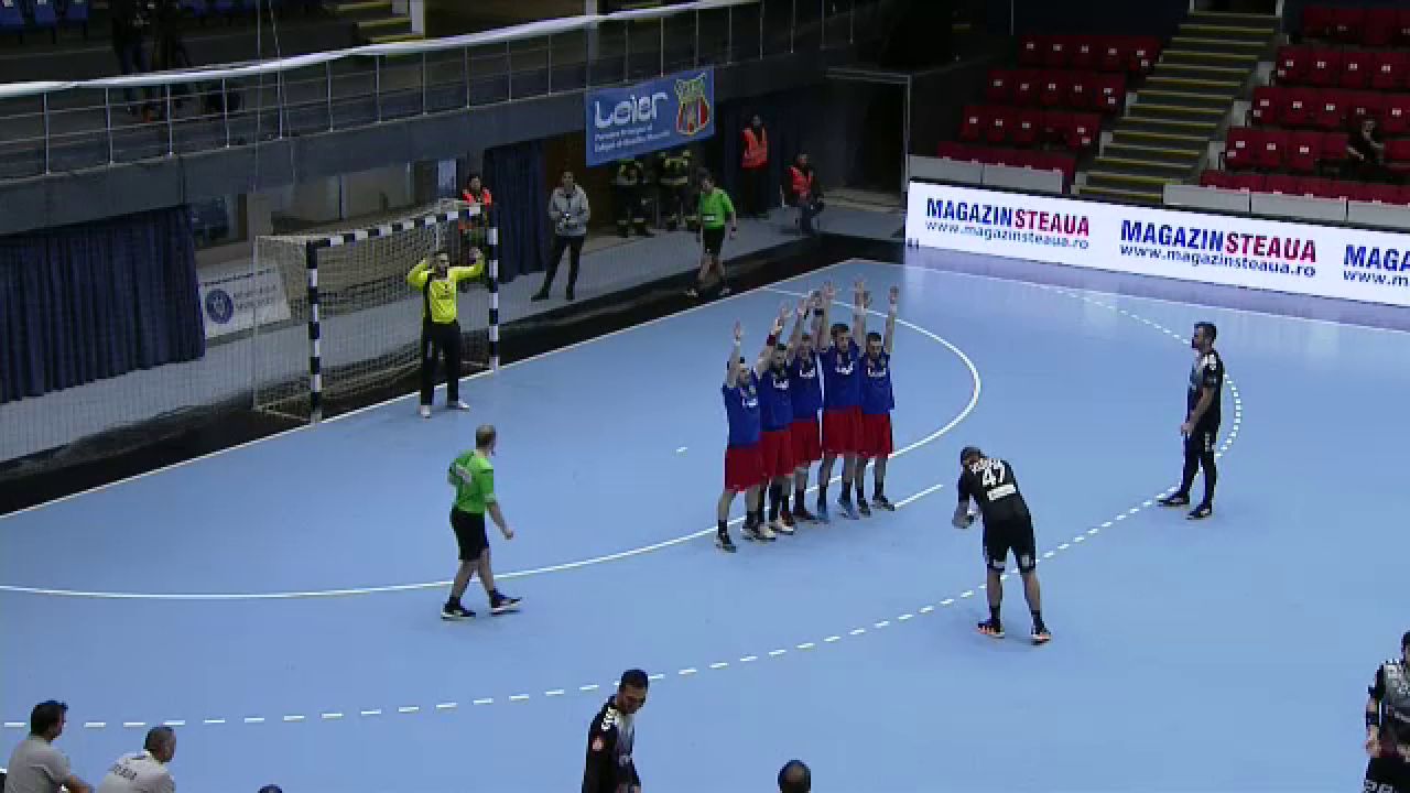 Cum a făcut asta? Aruncare magnifică reușită de Ante Kuduz în derby-ul CSA Steaua - CS Dinamo. Handbalistul a „spart” zidul advers_2