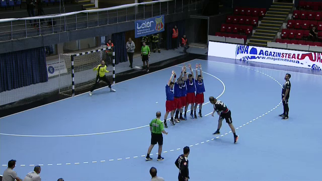 Cum a făcut asta? Aruncare magnifică reușită de Ante Kuduz în derby-ul CSA Steaua - CS Dinamo. Handbalistul a „spart” zidul advers_12