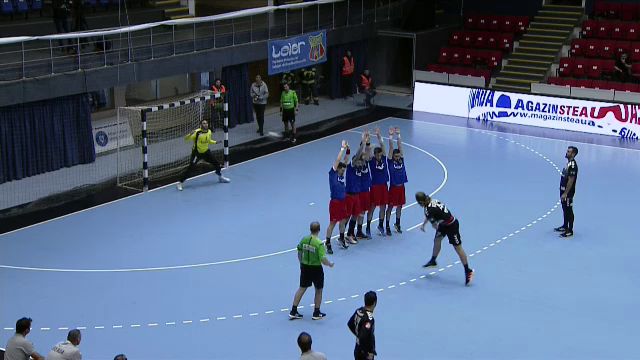 Cum a făcut asta? Aruncare magnifică reușită de Ante Kuduz în derby-ul CSA Steaua - CS Dinamo. Handbalistul a „spart” zidul advers_12