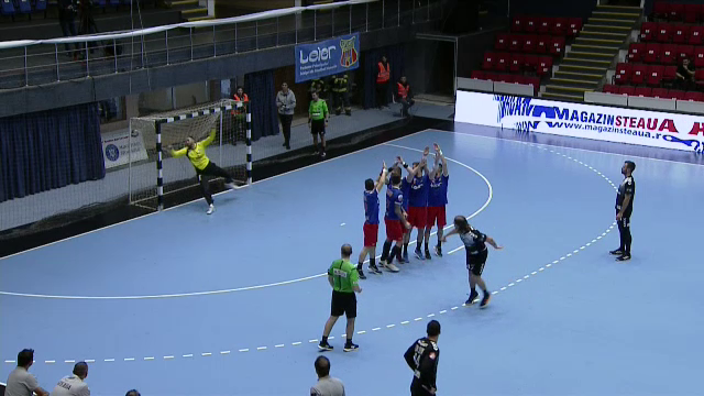 Cum a făcut asta? Aruncare magnifică reușită de Ante Kuduz în derby-ul CSA Steaua - CS Dinamo. Handbalistul a „spart” zidul advers_14