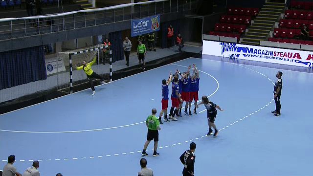 Cum a făcut asta? Aruncare magnifică reușită de Ante Kuduz în derby-ul CSA Steaua - CS Dinamo. Handbalistul a „spart” zidul advers_14